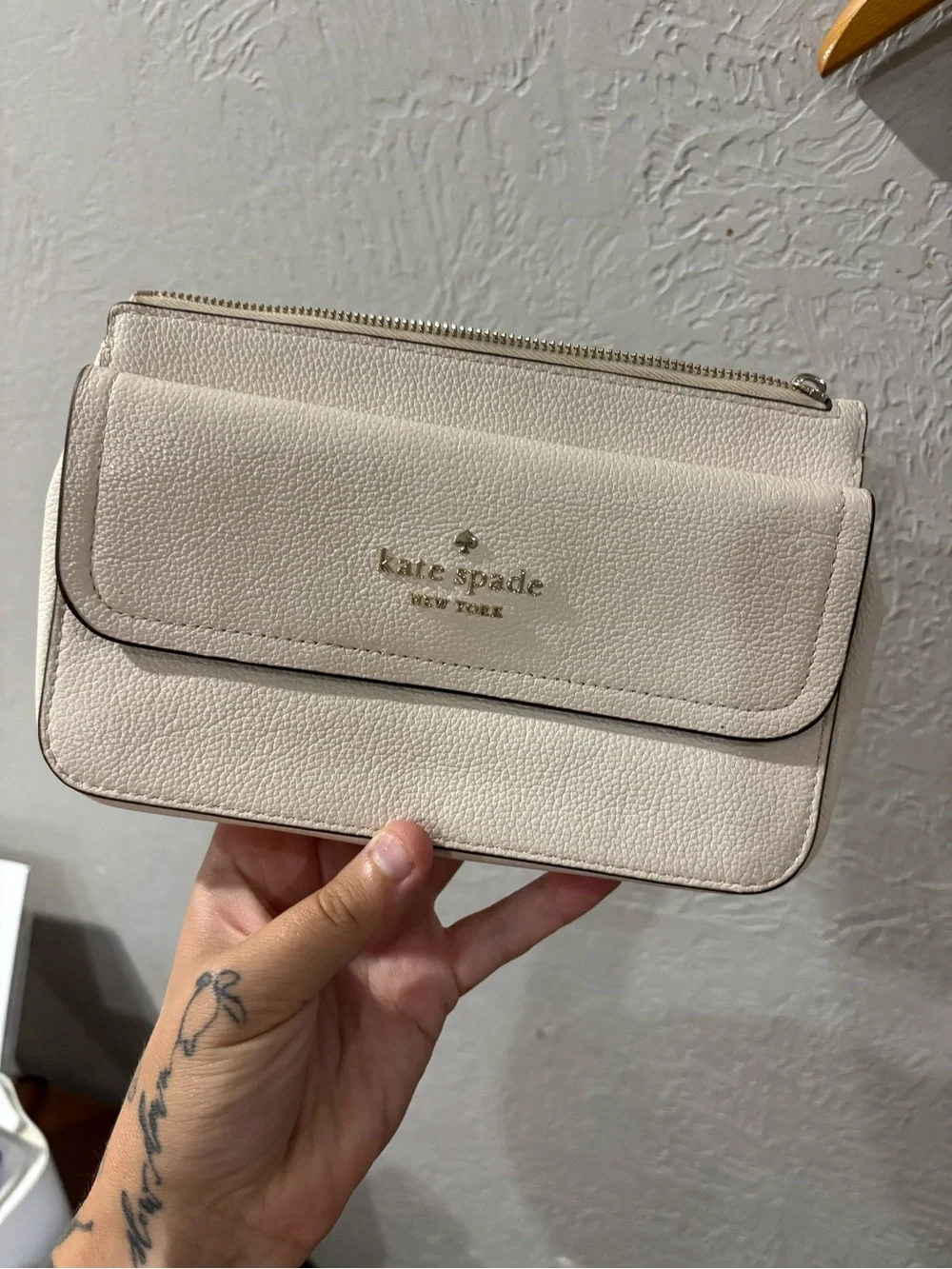 Kate Spade Leila Small Flap Crossbody Bag Light Sand Leather Purse K828 - Picture 1 of 6